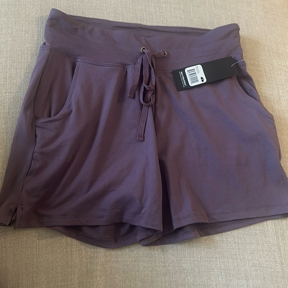 Bally | Total Fitness Purple Short
90% Polyester / 10% Spandex - Picture 1 of 8